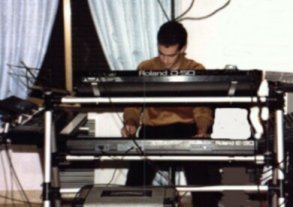 Yo tocando en una boda